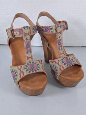 Gianni Bini Platform Block Sandals Tan Multi Color Embroidered Size 5.5 M BOHO